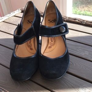 Sofft Black Leather and Suede Button strap kitten heel shoes size 9M